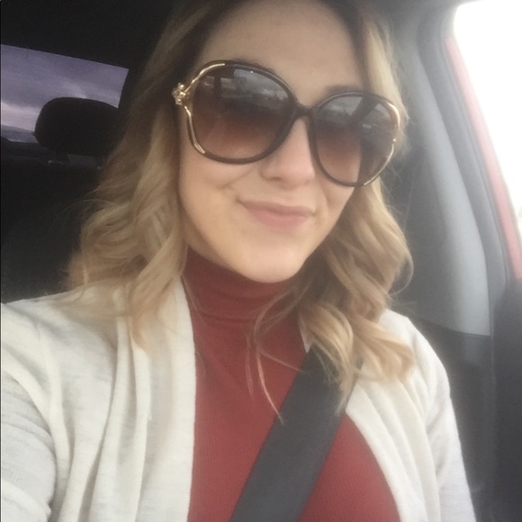 Meet your Posher, Kyra - Picture 1 of 1